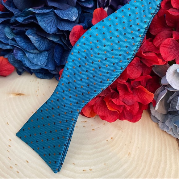 100% Blue Silk Jacquard Woven Adjustable Bow Tie - Picture 8 of 11